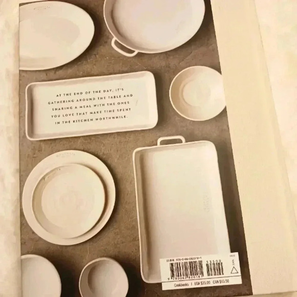 Magnolia Table hardback cook book. Joanna Gaines - Picture 5 of 7